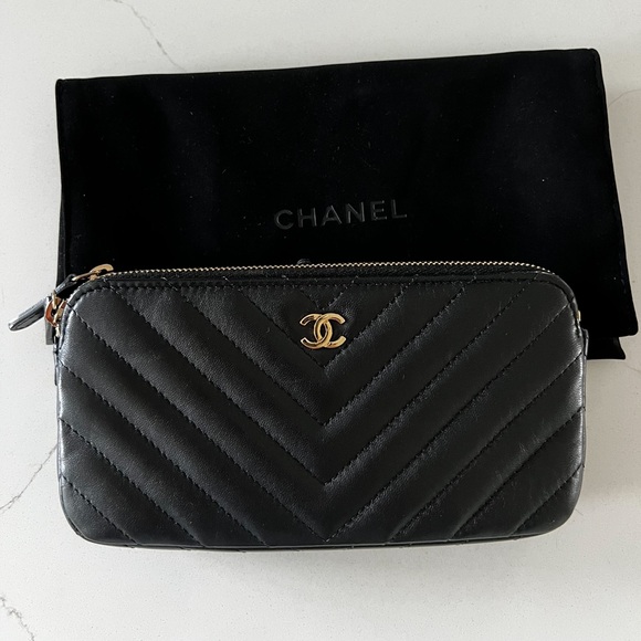 Chanel Double zip Wallet on Chain- Lambskin - Mint condition WOC Gold Hardware - Picture 3 of 9